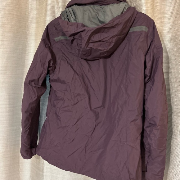 2 jackets in one!  Columbia purple raincoat with zip in fleece jacket. - Picture 2 of 14